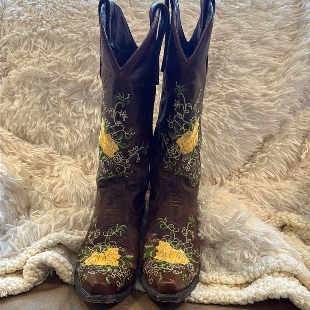 LANE Brown and Yellow Heeled Boots with YELLOW ROSE Design